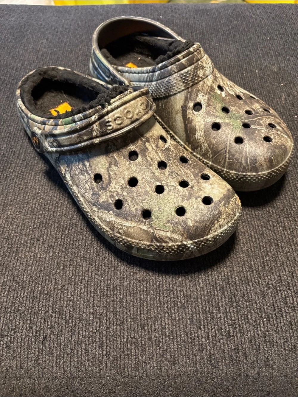 CROCS Kids Realtree Camo Classic Clog in Brown/Green